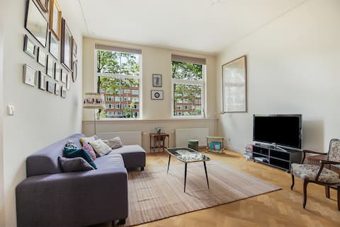 Popular Airbnb listing: Amazing palace along canal Rotterdam! in Nieuwe Westen
