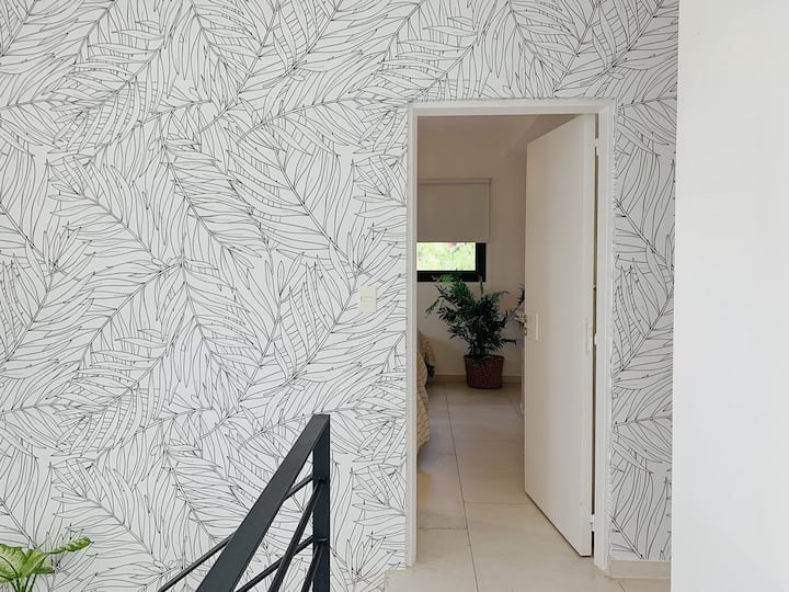 חדר מדרגות מסדרון 1 עם ציור קיר