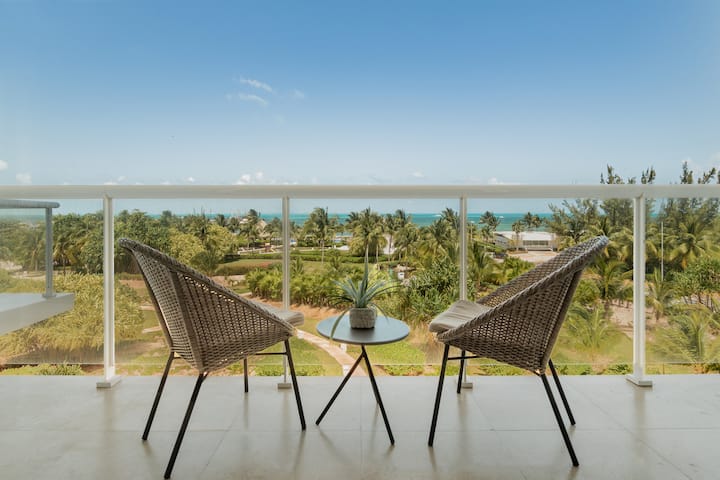 *ARENA Beachfront 2 BDR with pool by Casa Paraiso* — 2 bedroom vacation rental in Cancún