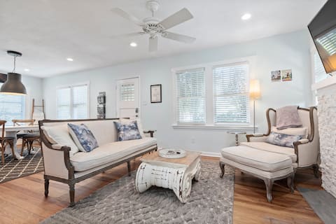 Top Airbnb: Heart of Town Cottage with Hot Tub in Safety Harbor