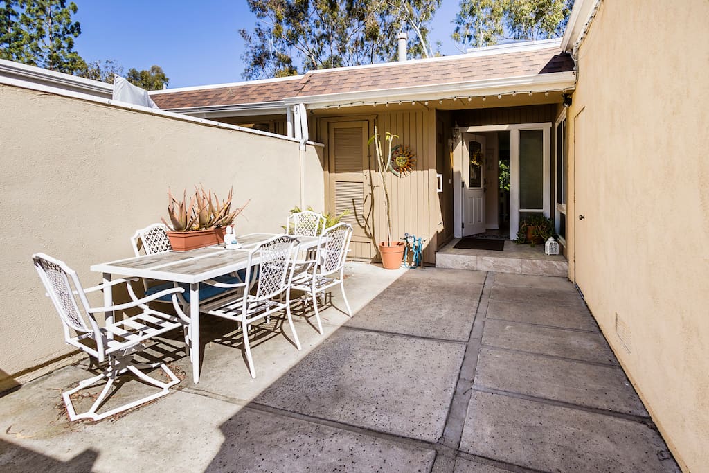 Quiet and Woodsy Laguna Hills Townhome
