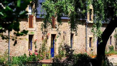 Unique! Character cottage, 2 steps from the sea.