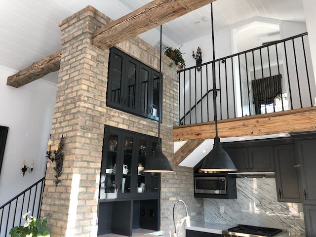 High-End Lakeview Guest Cottage in Los Gatos