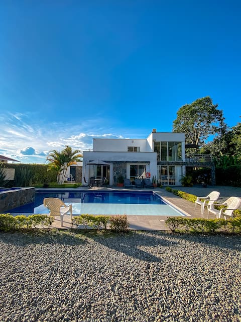 Lindaraja Country House