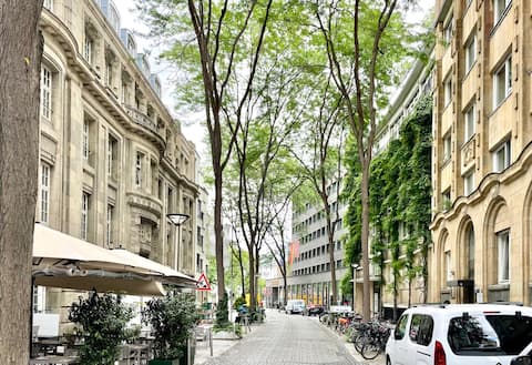 Popular Airbnb listing: Beautiful and central apartment in Cologne in Altstadt Nord
