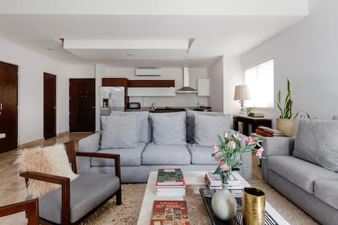 Luxury Apartment w/pool & gym by Puerto Cancún