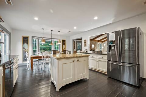 Pet Friendly 6BR/10bed 4000sf near 3 dwntwns,3 MBR