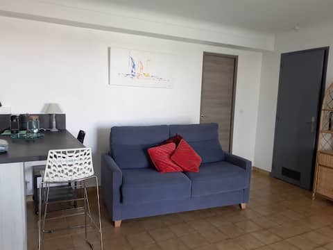 Top Airbnb: SEA VIEW APARTMENT 3*** 6 PEOPLE POOL. AIR CONDITIONING PARK WIFI in Roquebrune Sur Argens