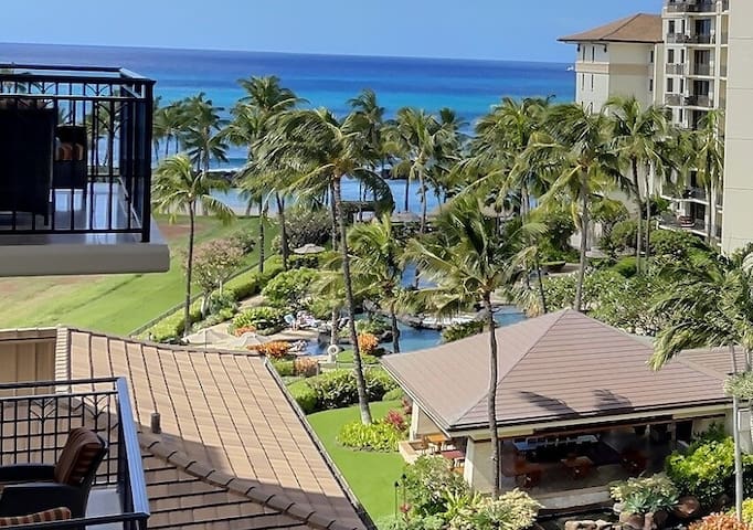 Steps to the beach with Oceanview Suite O-721
