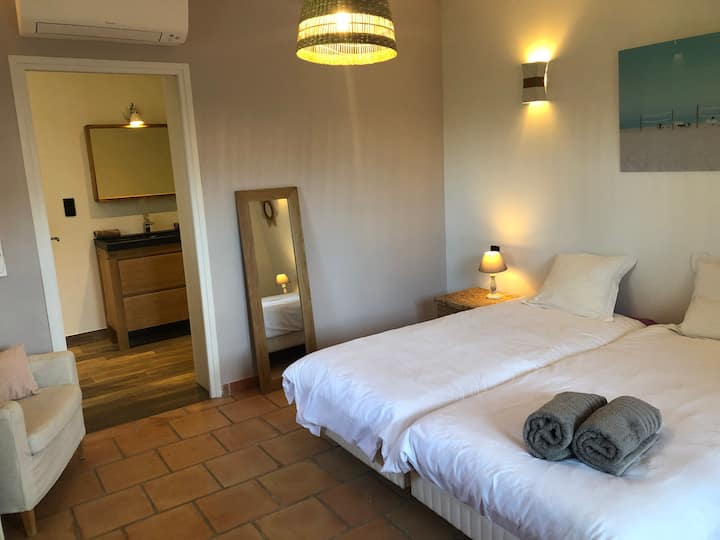 bedroom 5: 2 beds 90, bathroom (shower & toilet), room directly overlooking the garden