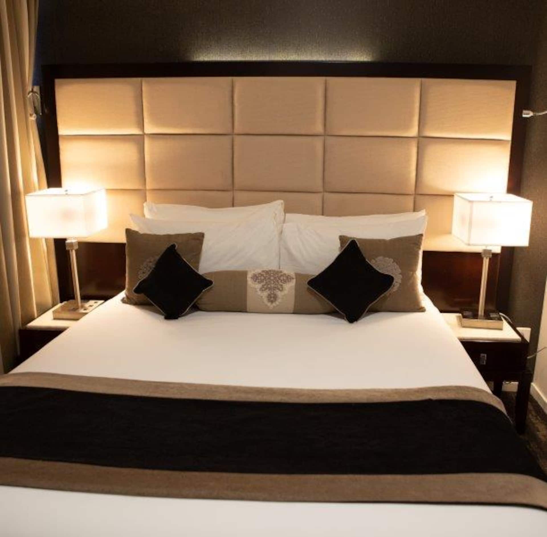 Elegant Deluxe Studio on Queen Street