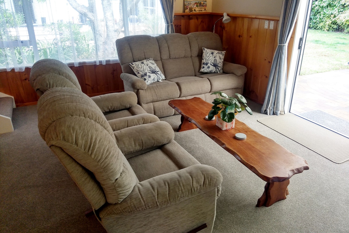 Top performing Airbnb: Te Puea Views Lifestyle Accommodation Rotorua in Rotorua District North