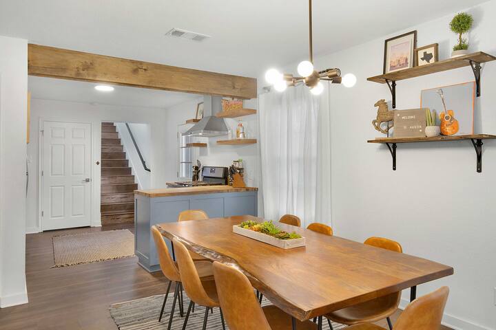 6th Street Mansion + Cottage | Walk Downtown gallery image 5