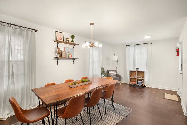 6th Street Mansion + Cottage | Walk Downtown gallery image 2