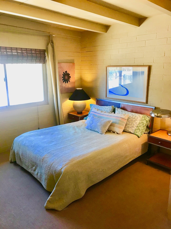 标准双人床卧室1