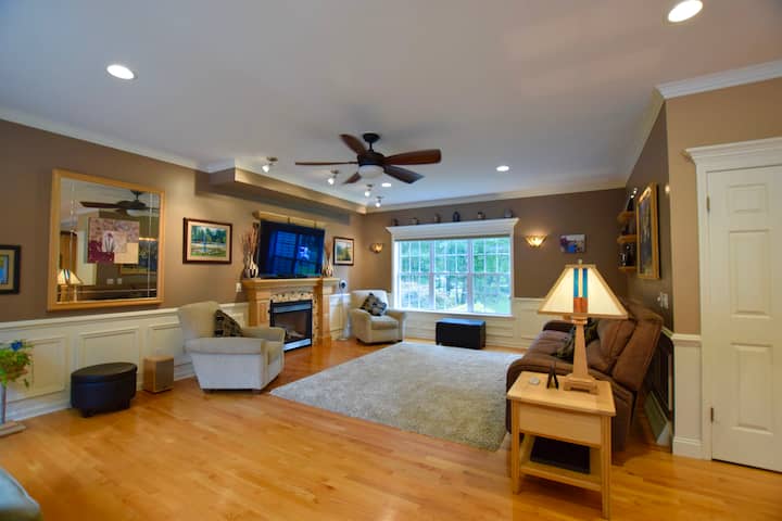 Saratoga Race Track Home With Giant Pool! - Saratoga Springs, NY