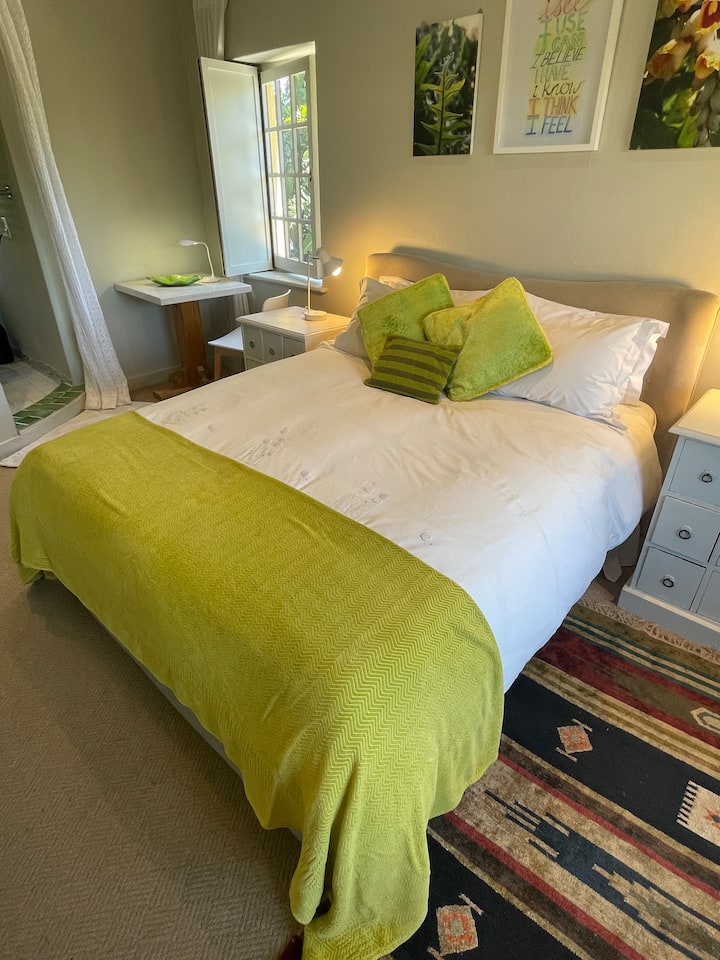 Weaver’s View Bedroom with en-suite bathroom