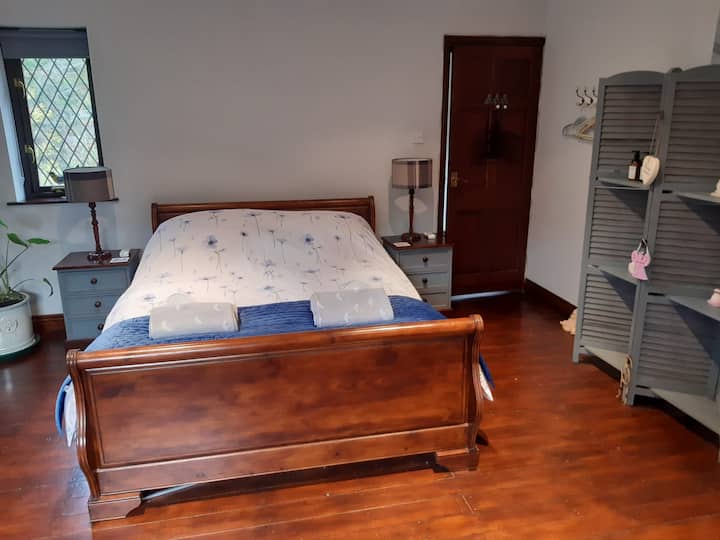 เตียงคิงไซส์ขนาดใหญ่ 