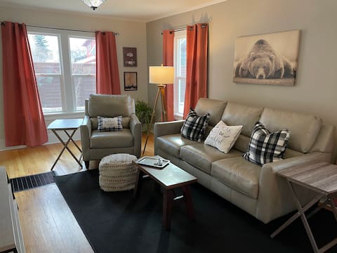 Popular Airbnb listing: Downtown Casper- Big Tree- Wyoming Medical center in Casper