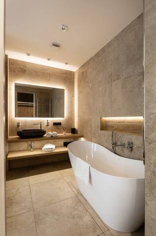 Luxury Prague Riverside Apartment – 3 bedrooms gallery image 4