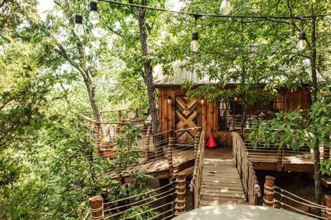 Mountaintop Luxury Treehouse at Selah Ridge