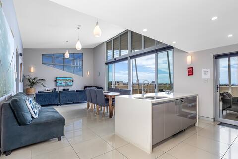 Redcliffe Penthouse 4 Bedroom Apartment Sleeps 8