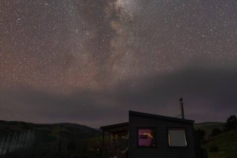Stableburn Cottage: Unique off-grid family bach