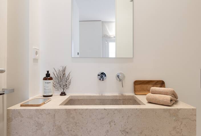 Very central in Madrid’s trendy area Malasaña gallery image 4