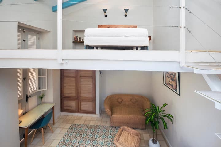 Საძინებელი ლოფტით