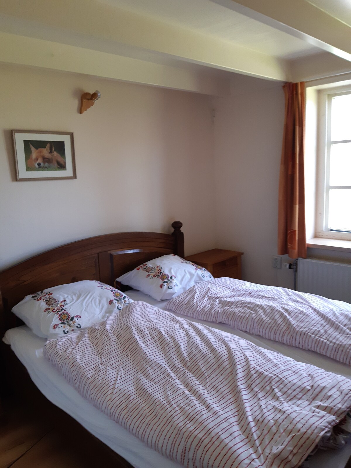 Pohodlná manželská posteľ s 2x samostatným matracom.