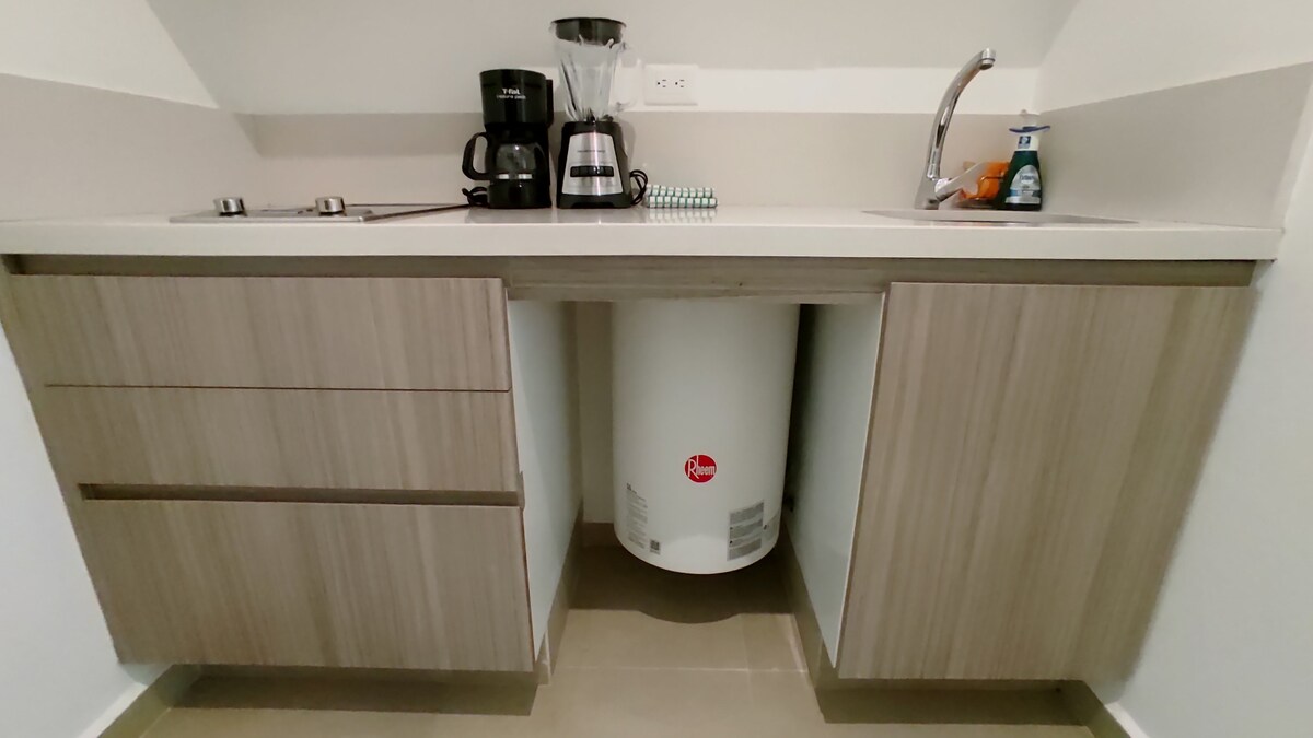 Popular Airbnb listing: Elegant studio steps from Quinta Ave. | Wi-Fi 350 in Gonzalo Guerrero