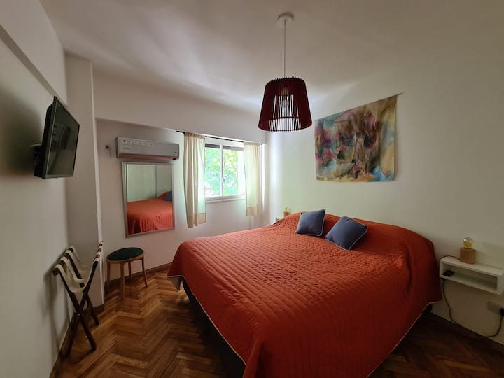 Bedroom Super King bed 1.80m per2.00m 