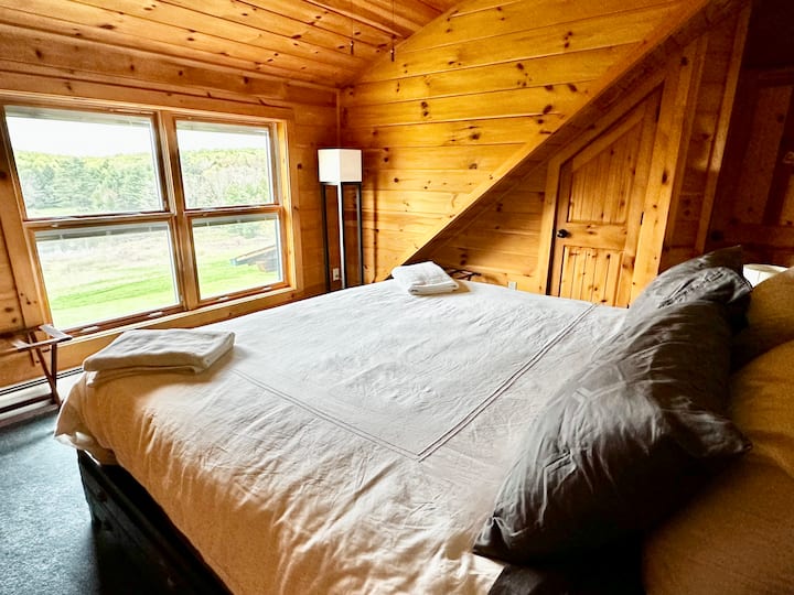 Cattail room - King bed
