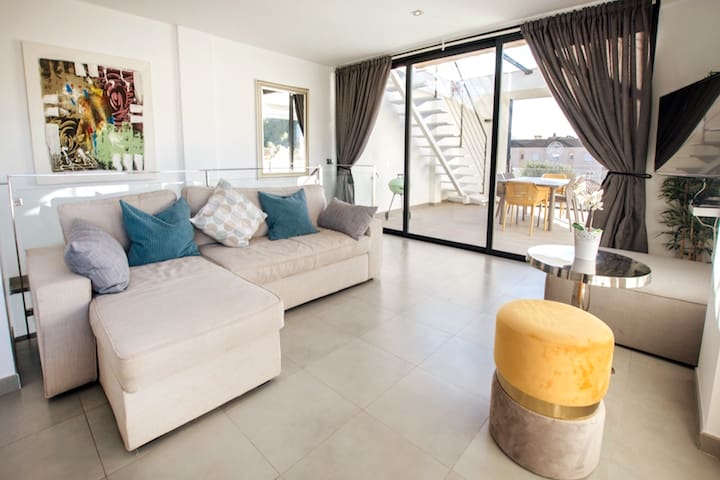 Precioso ático con piscina en un entorno único