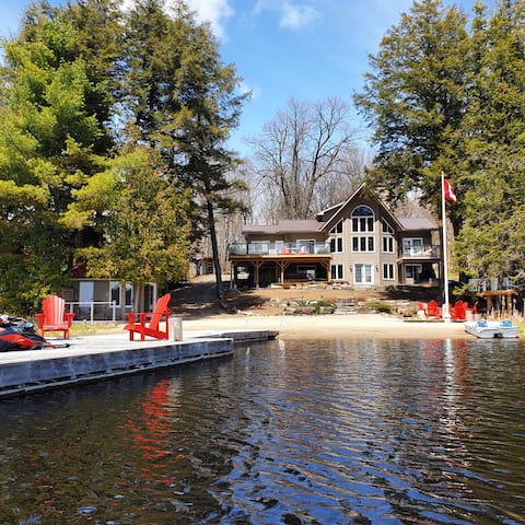 Waterfront Cottage, Private Sandy Beach & Hot Tub