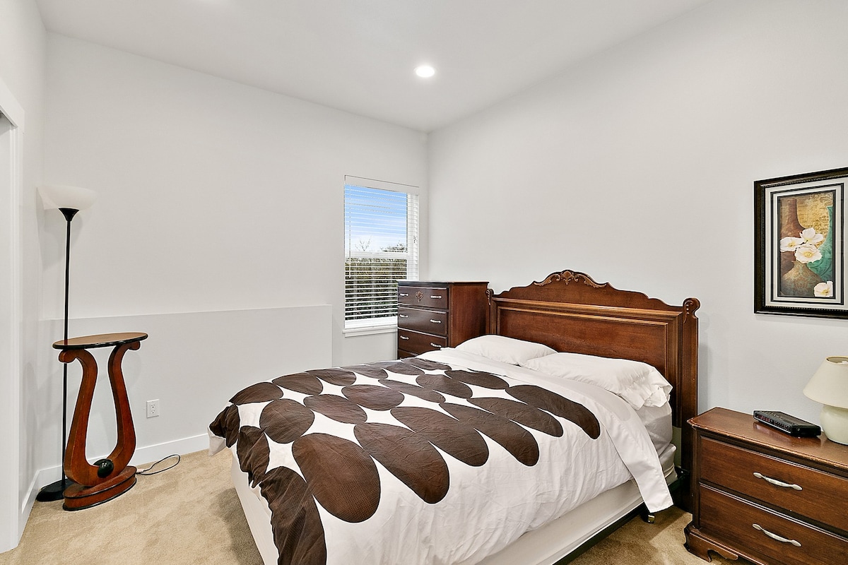 Spálňa 2 s manželskou posteľou veľkosti Queen