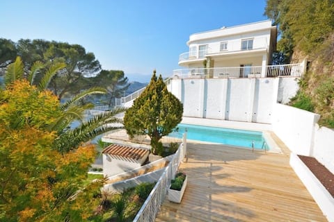 Private pool and tennis villa for 14 people