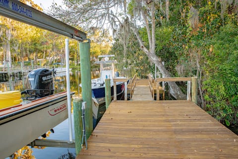 Beautiful Secluded Waterfront Home With 2 Docks