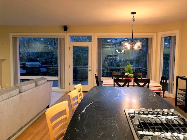 Charming home in safe beautiful area – fenced yard gallery image 3