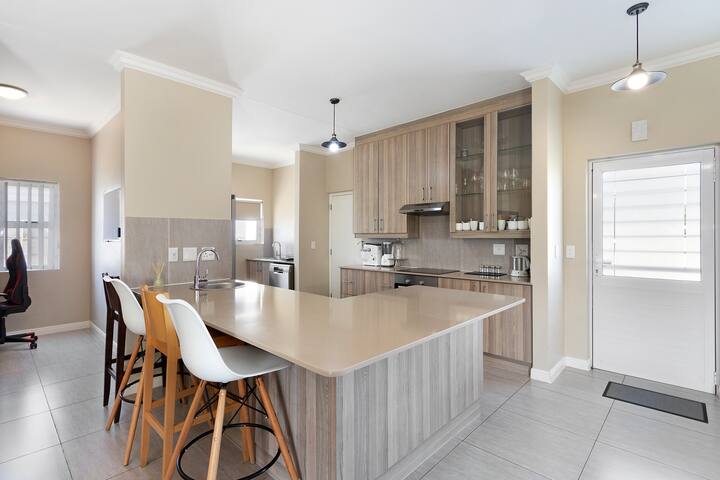 The best of Cape Town with home away from home gallery image 4