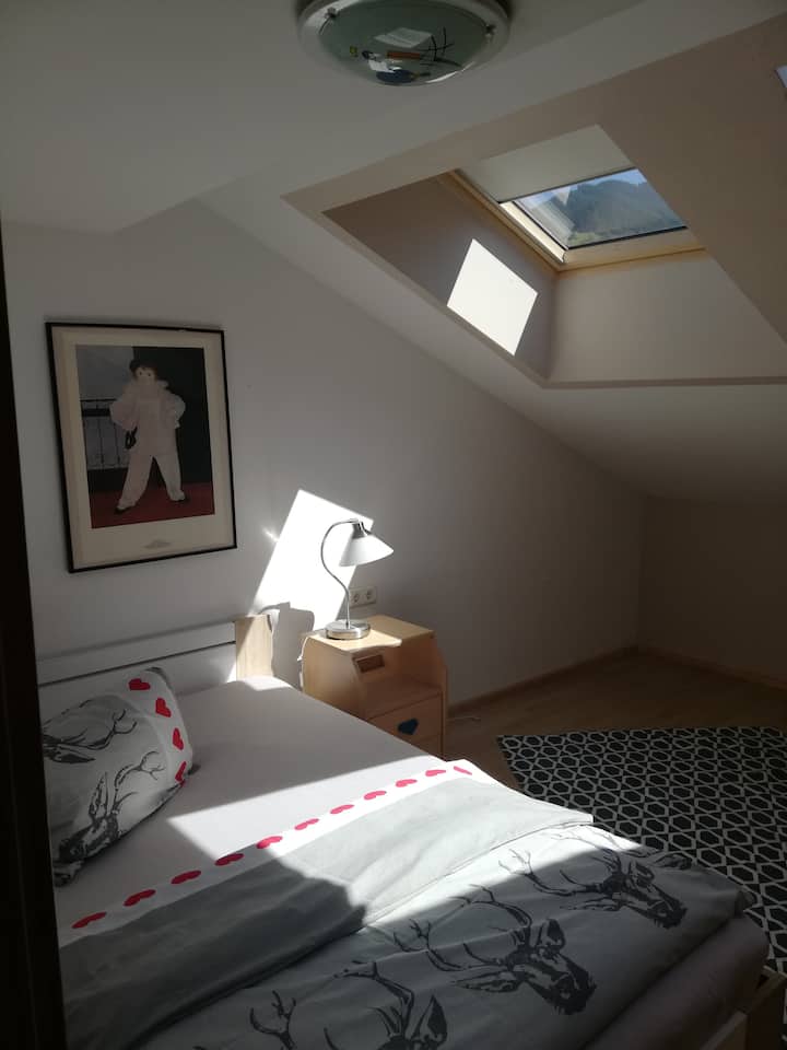 เตียงคู่: 2 ม. x 1.40 ม.