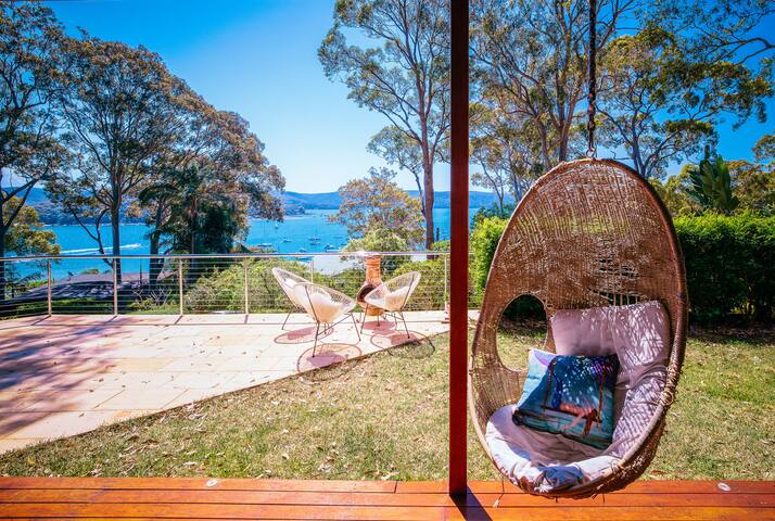 Relaxing home with Stunning Pittwater Views gallery image 2