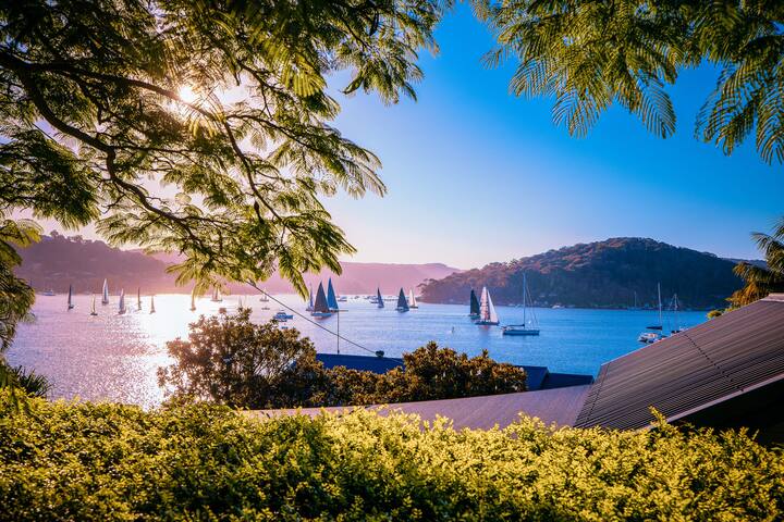 Relaxing home with Stunning Pittwater Views gallery image 5