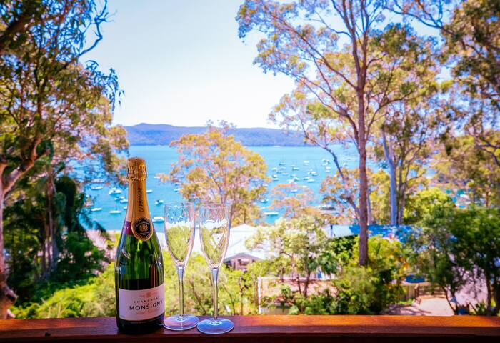 Relaxing home with Stunning Pittwater Views gallery image 3