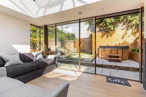Popular Airbnb listing: Saint Andrews, luxury apartment with hot tub. in West Sands
