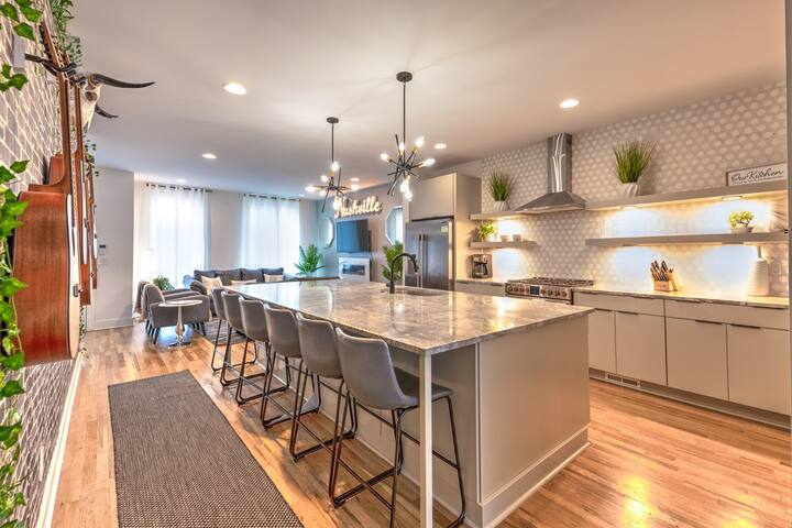 360° DT views, 8min to Broadway, 5min to Gulch☆NEW gallery image 2