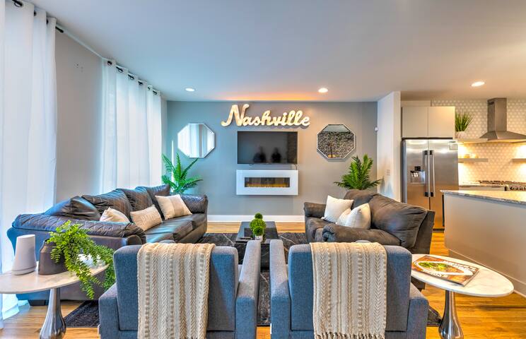 360° DT views, 8min to Broadway, 5min to Gulch☆NEW gallery image 3