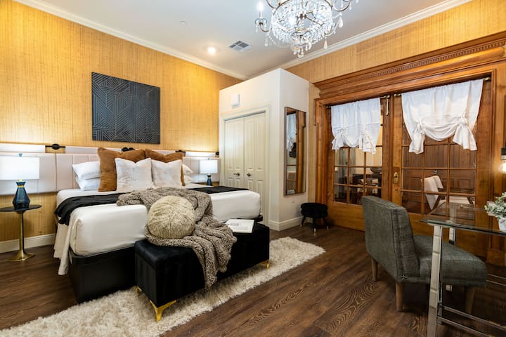 Penthouse Retreat | 3BD Terrace Walk to French Qtr gallery image 2