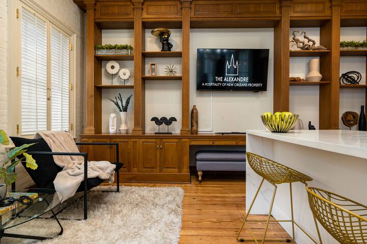 Penthouse Retreat | 3BD Terrace Walk to French Qtr gallery image 5