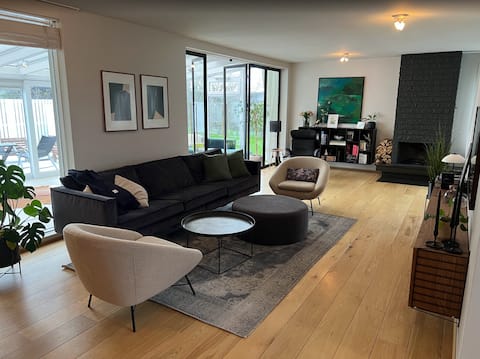 Charming home with hot tub, sauna & terrace